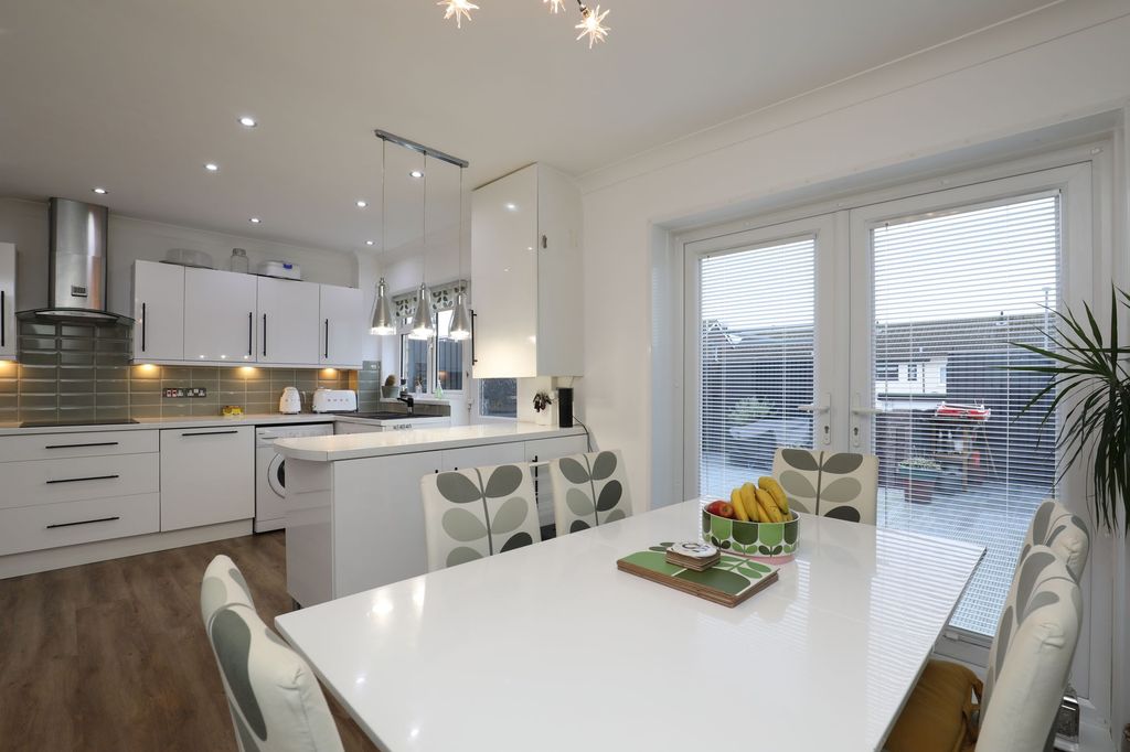 Property photo 3 of 23