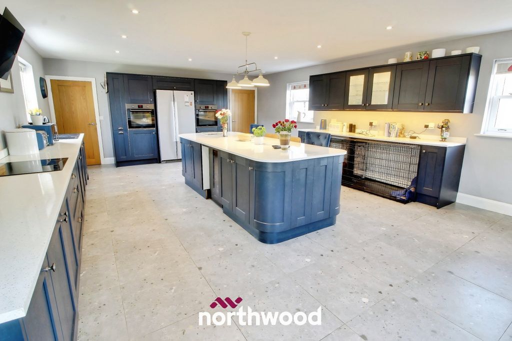 Property photo 2 of 37