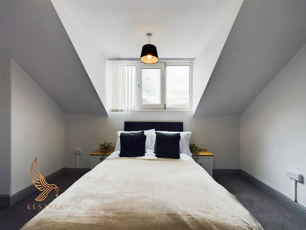 Property photo 2 of 11 Cam03976G0-Pr0024-Still029.Jpg