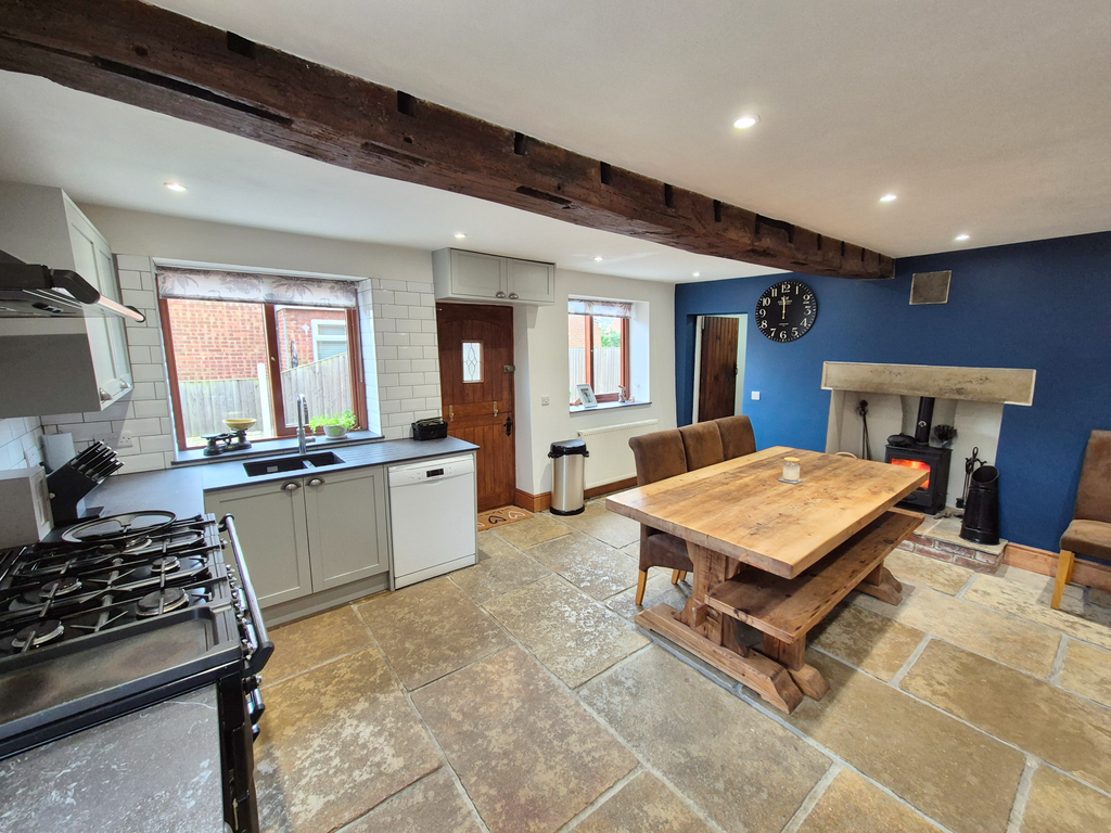 Property photo 2 of 28