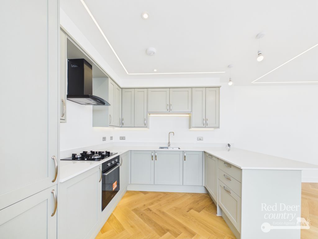 Property photo 3 of 11 Kitchen