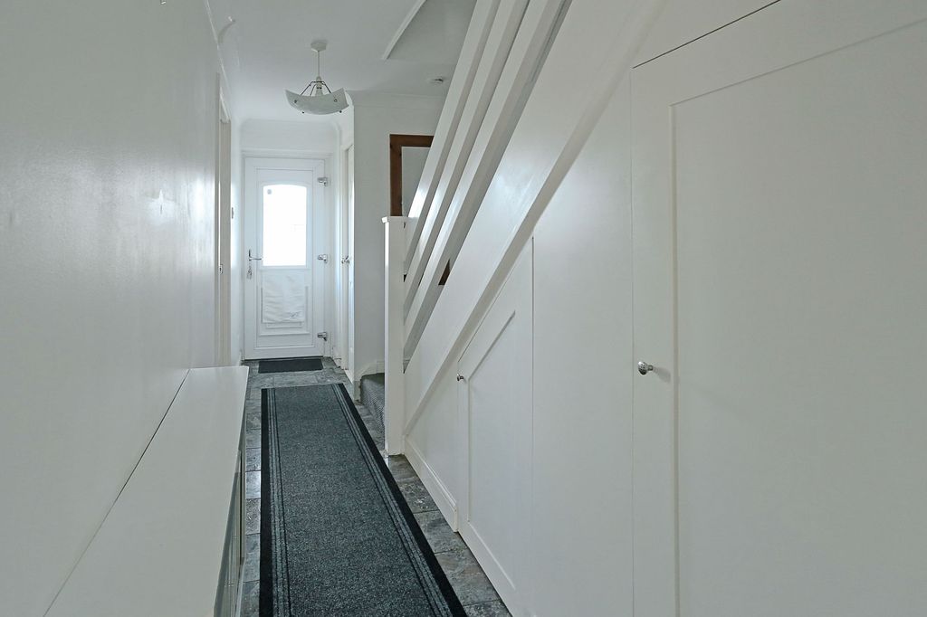 Property photo 3 of 15 Entrance Hall