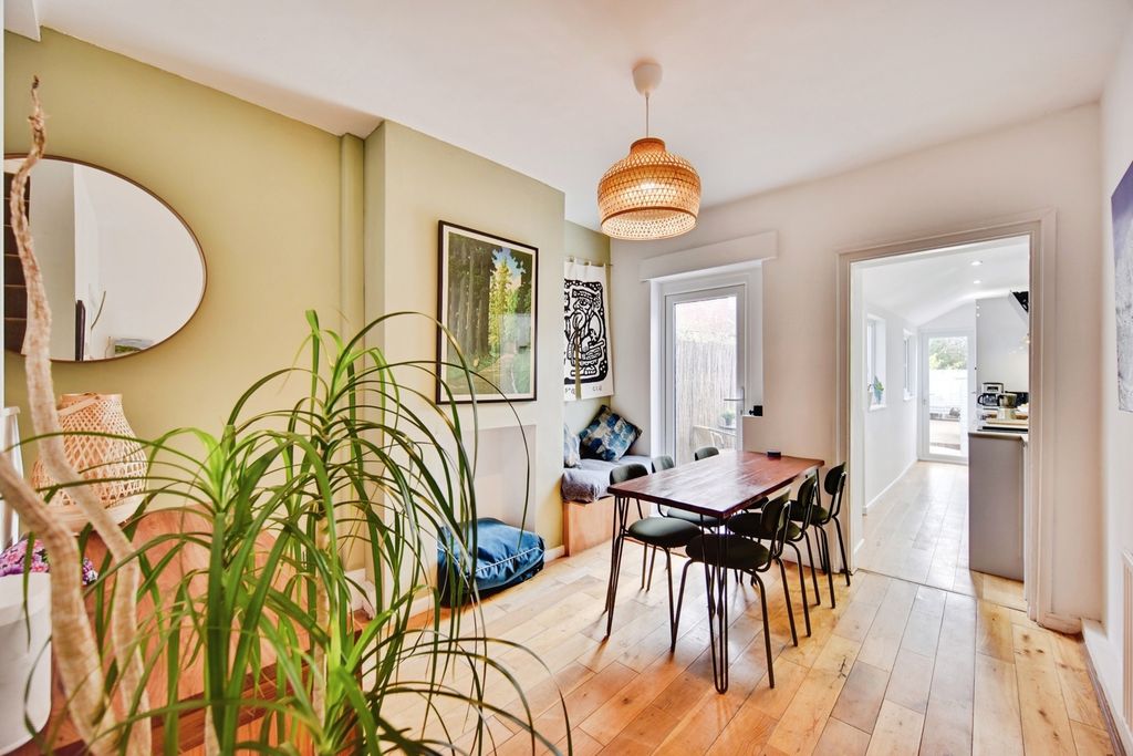 Property photo 3 of 19 Pbox-Img.Jpg