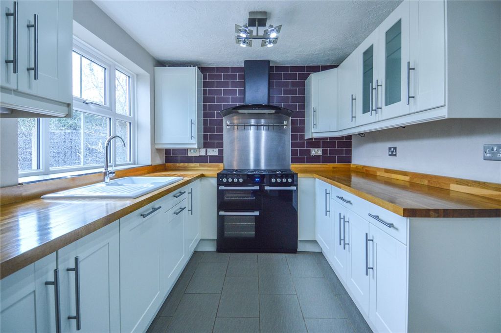 Property photo 2 of 12 Picture No. 08