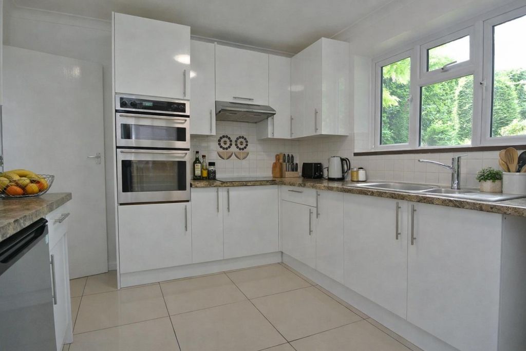 Property photo 3 of 16 Kitchen