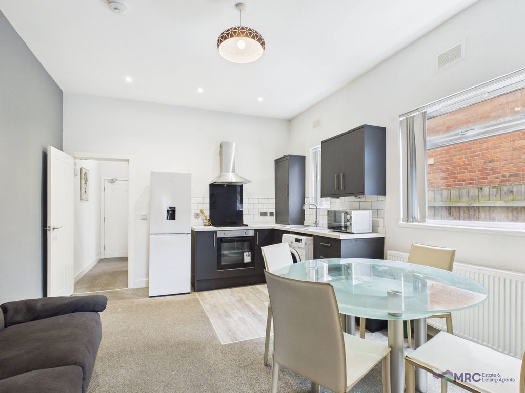 Property photo 1 of 12 Modern One Bedroom Apartment To Rent