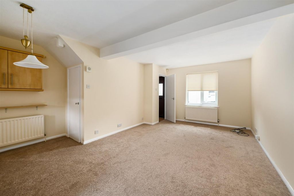 Property photo 3 of 15 2 Ryecroft Tn31 - Living Room (1)