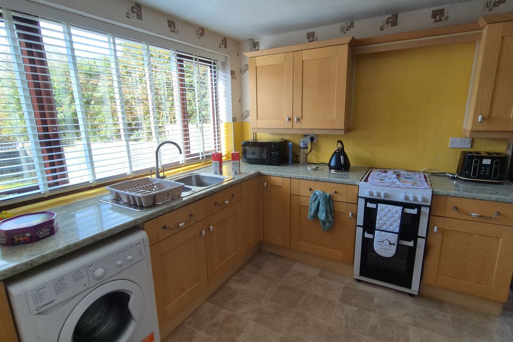 Property photo 3 of 13 Kitchen/Dining Room