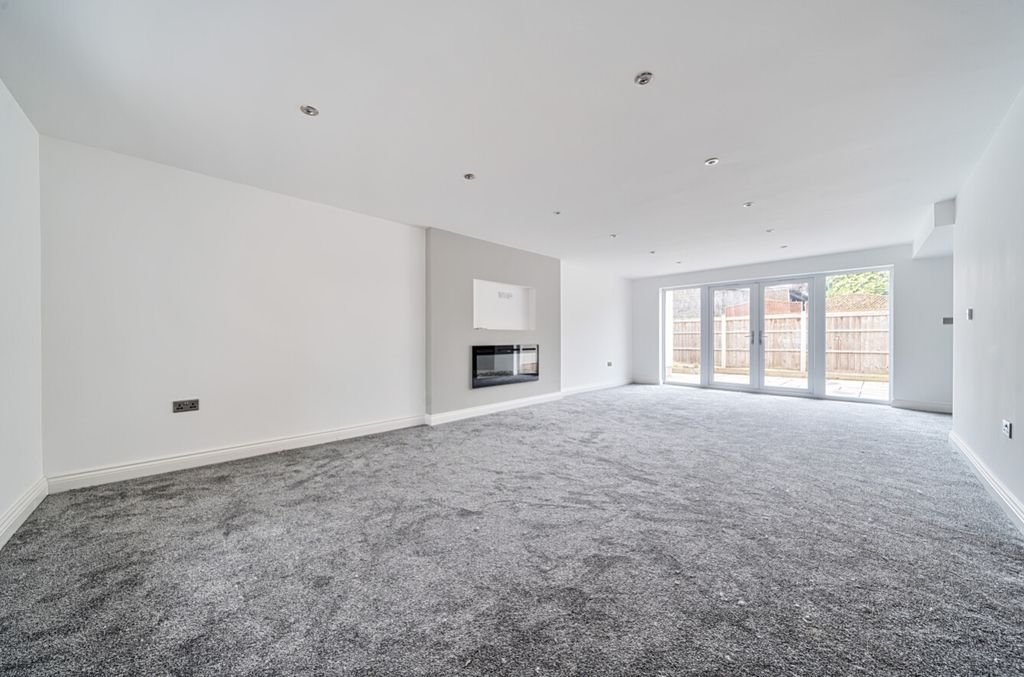 Property photo 2 of 21 1135762 (3)