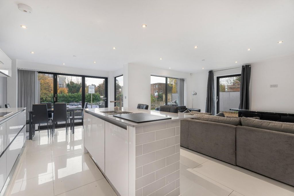 Property photo 3 of 40 73_67332.Jpg