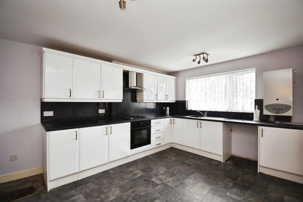Property photo 3 of 13 616Bea70-U 20 20 2815 29.Jpg