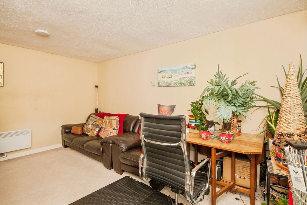 Property photo 3 of 9 Photo