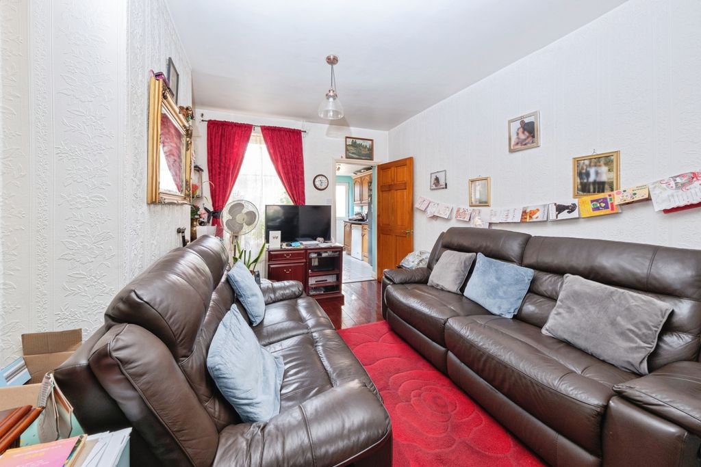 Property photo 2 of 19