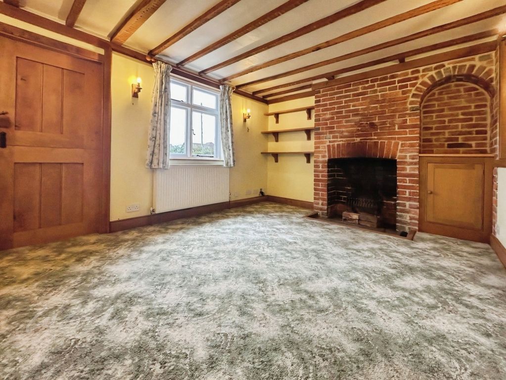 Property photo 3 of 12 Lounge