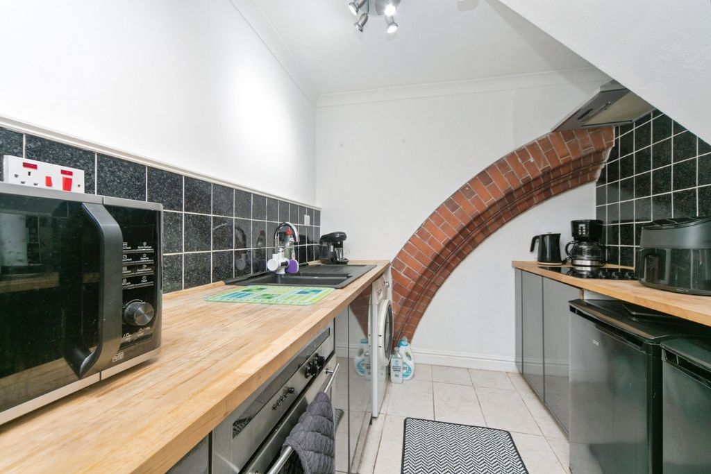 Property photo 2 of 18 Pbox-Img.Jpg