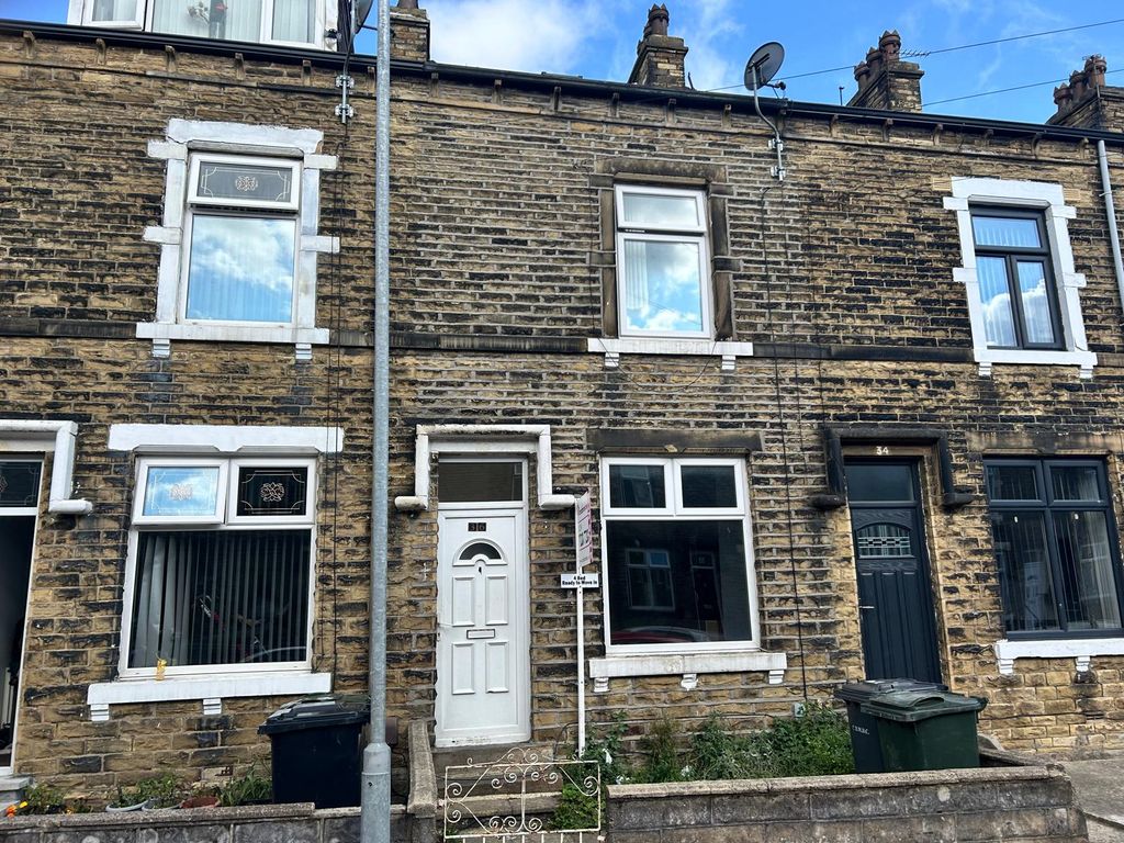 Property photo 1 of 16 36 Bridgewater Road, Bradford, Bd9 5Ar