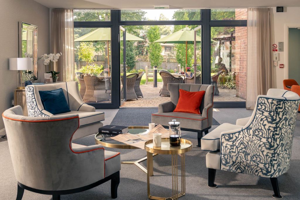 Property photo 1 of 13 Coffee Lounge