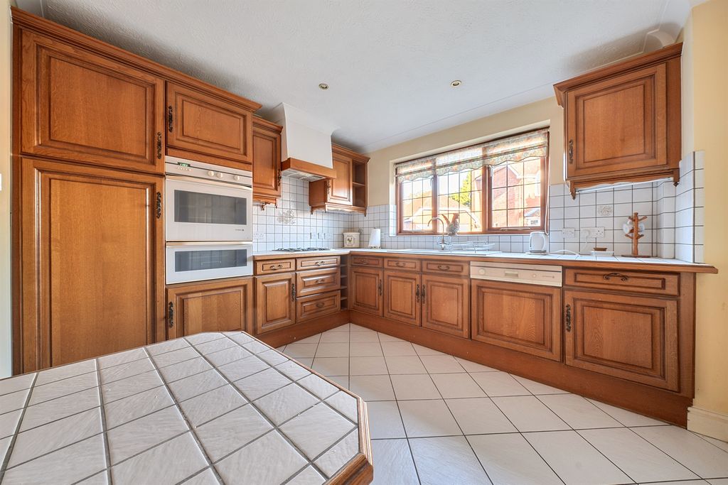 Property photo 2 of 12