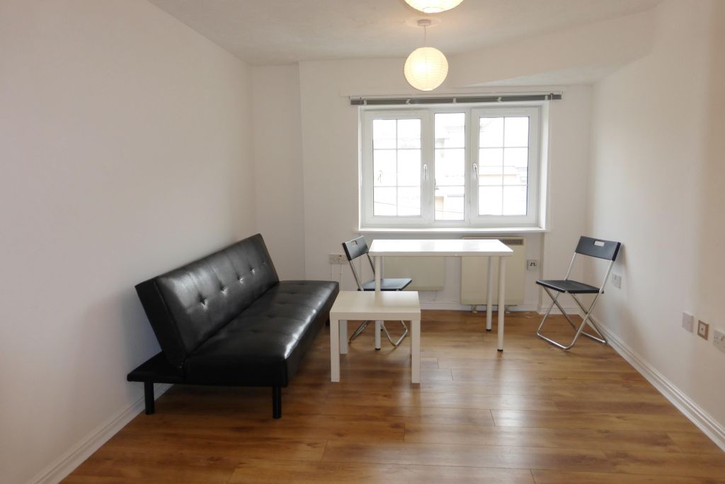 Property photo 2 of 6 Bedroom 1