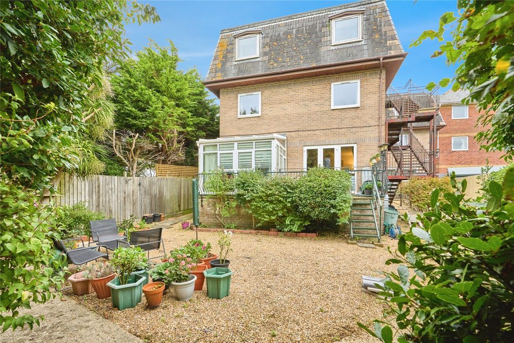 Property photo 1 of 16 Picture No. 23
