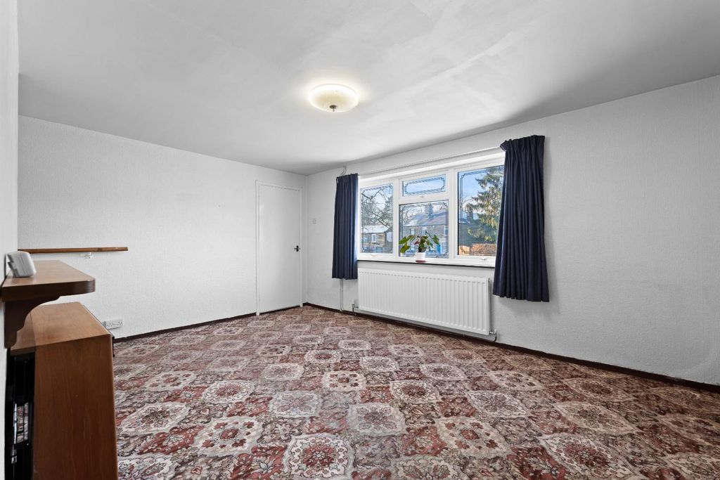 Property photo 3 of 19 Lounge 03.Jpg