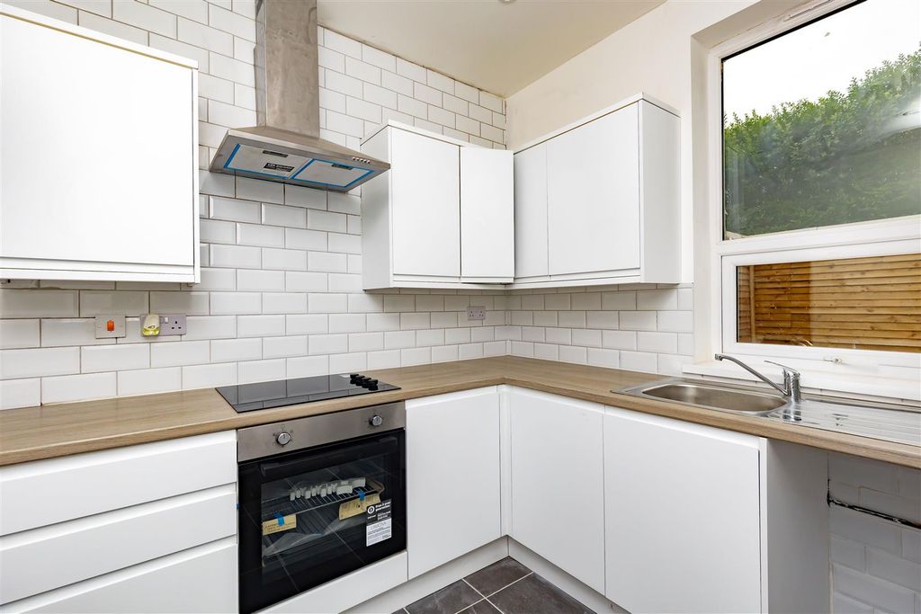 Property photo 3 of 20 Kitchen