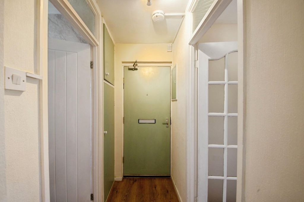 Property photo 2 of 18 Hallway