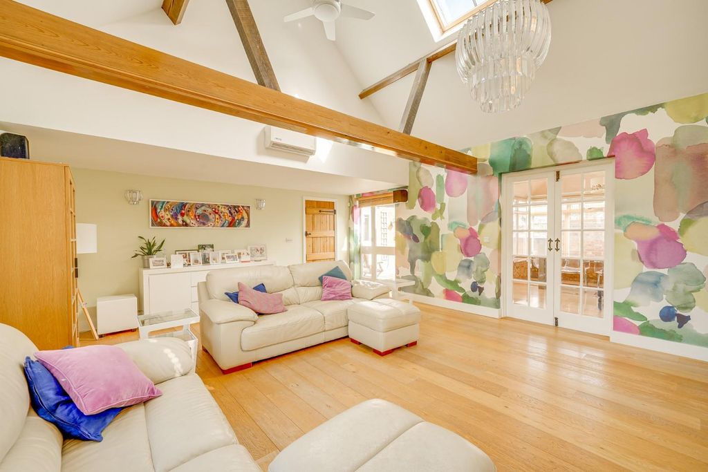 Property photo 2 of 37