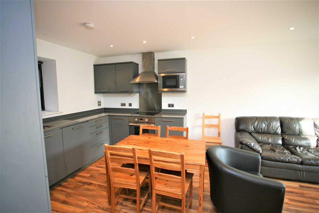 Property photo 2 of 8