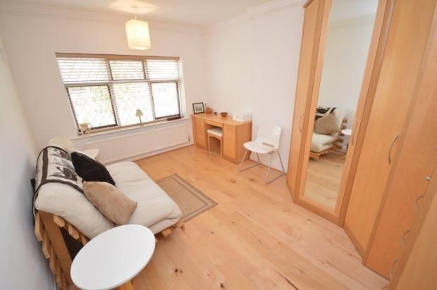 Property photo 3 of 10 Bed2.Jpg