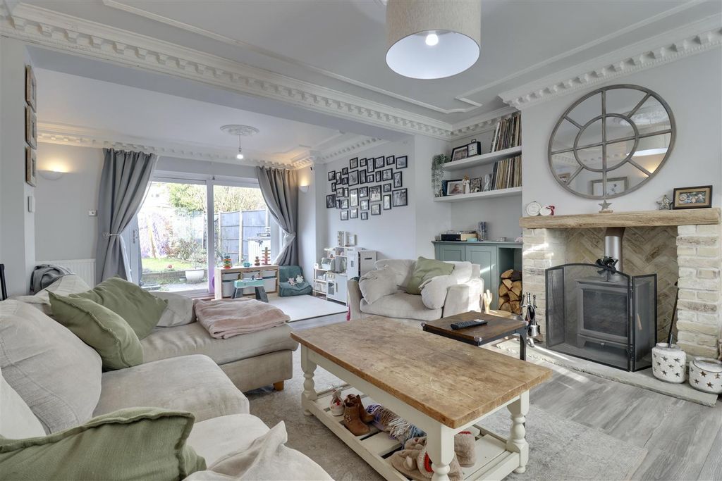 Property photo 2 of 22 Dd556848-3211-4E04-9398-CD04F3834188_1_201_A.Jpeg