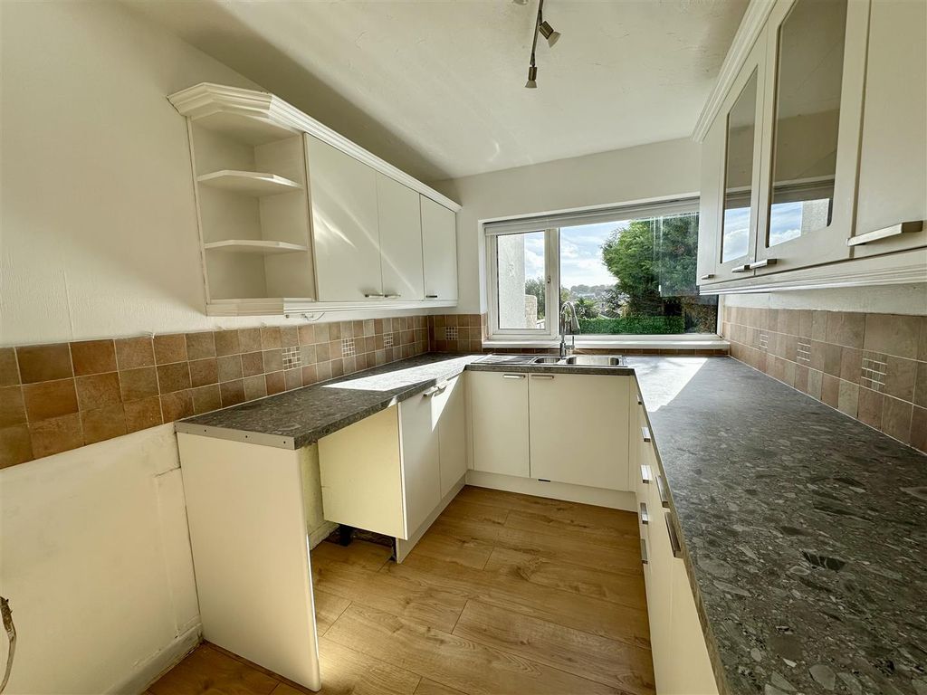 Property photo 3 of 14 Kitchen