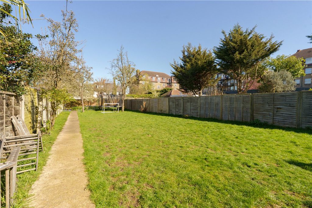 Property photo 2 of 19 Picture No. 16