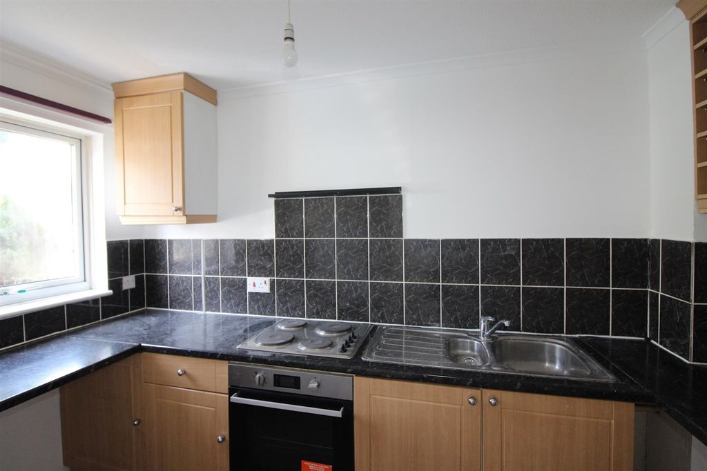 Property photo 2 of 6 Kitchen.Jpg