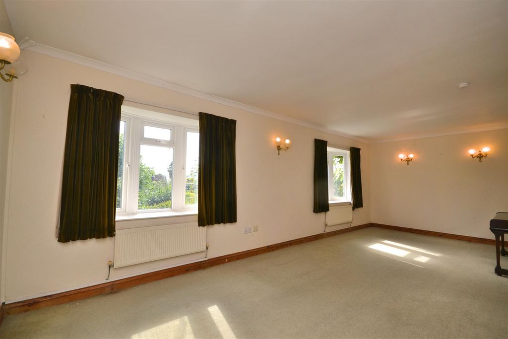 Property photo 3 of 19 2 (77).Png