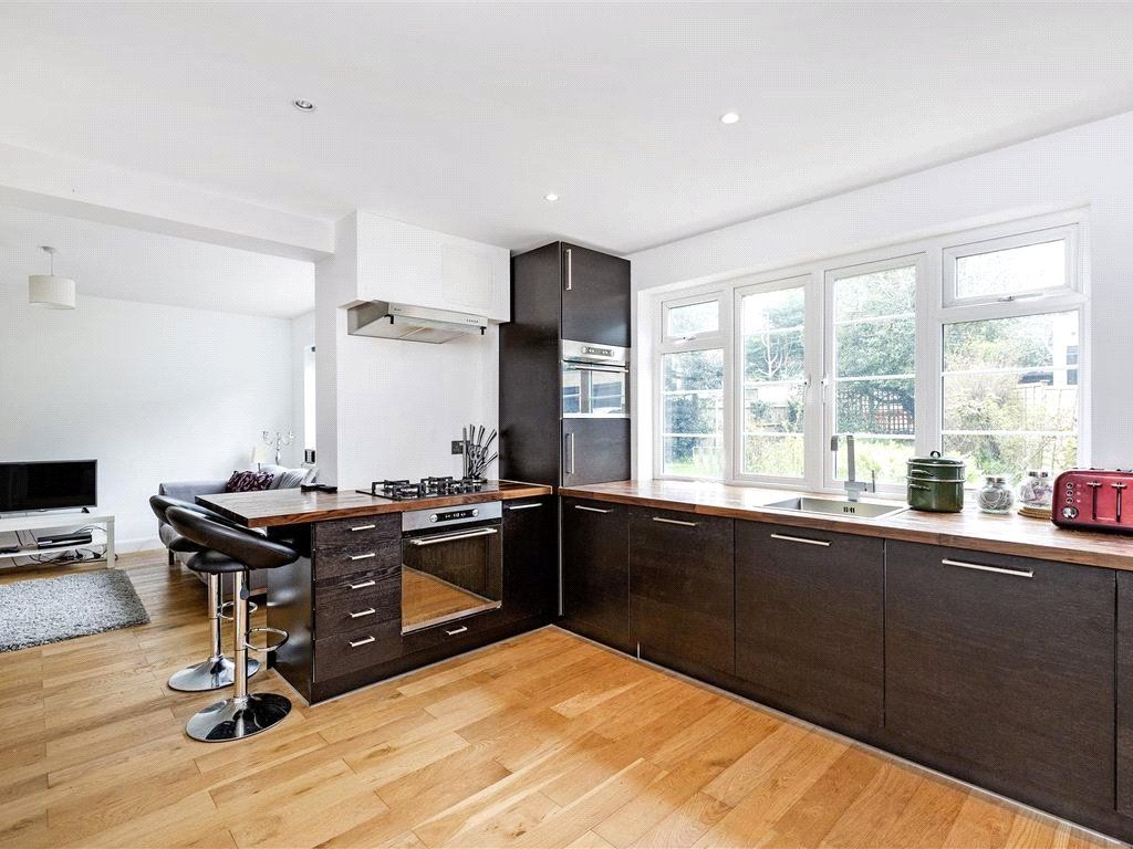 Property photo 3 of 9 Kitchen