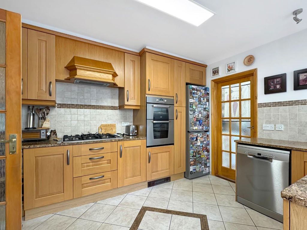 Property photo 3 of 17 Img (6).Jpg