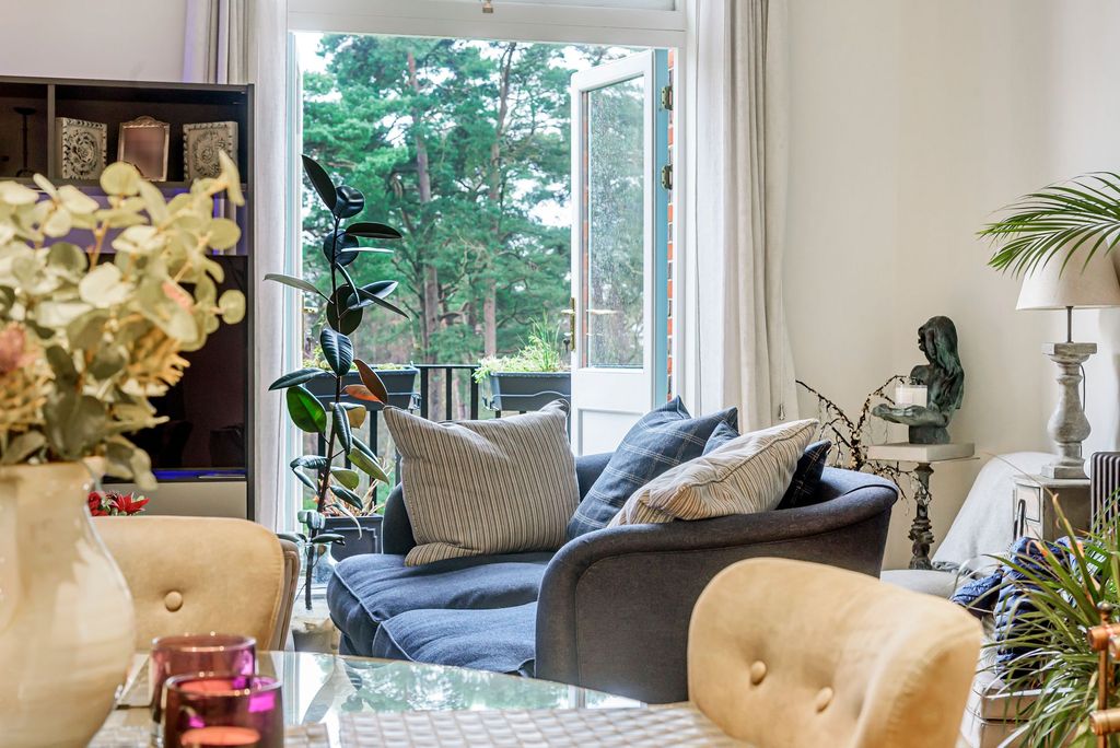 Property photo 2 of 21 Open Plan Living