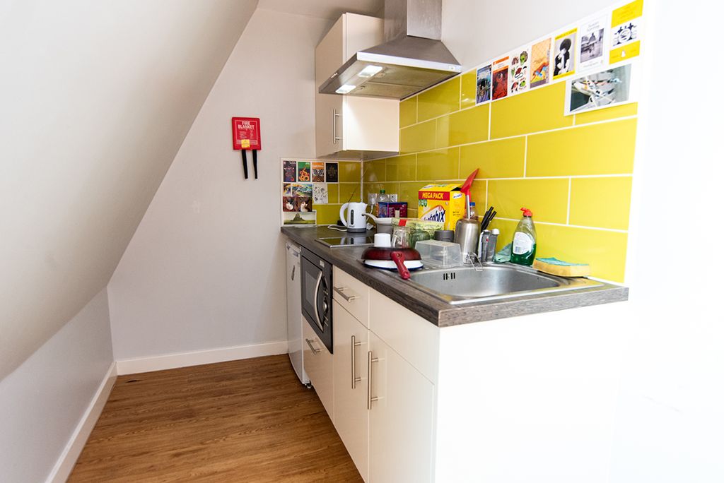 Property photo 2 of 12 Kitchen