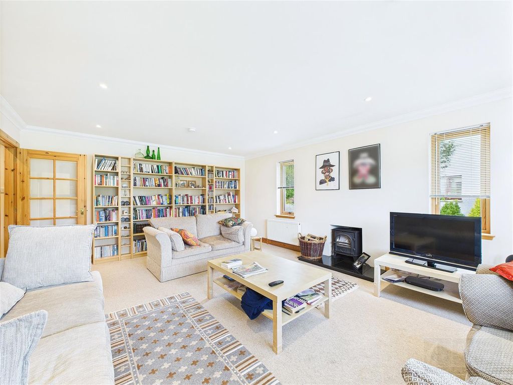 Property photo 2 of 28 Sitting Room