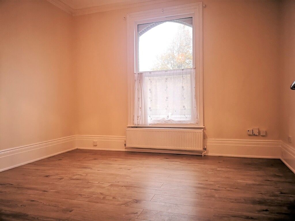 Property photo 2 of 8 Lounge