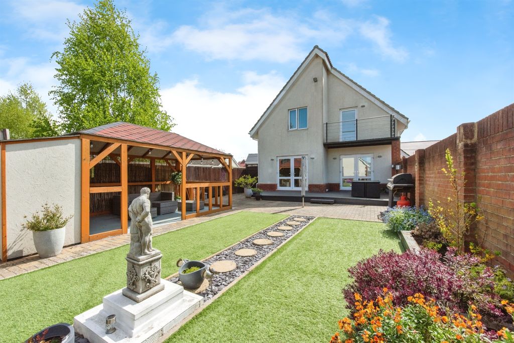 Property photo 1 of 32