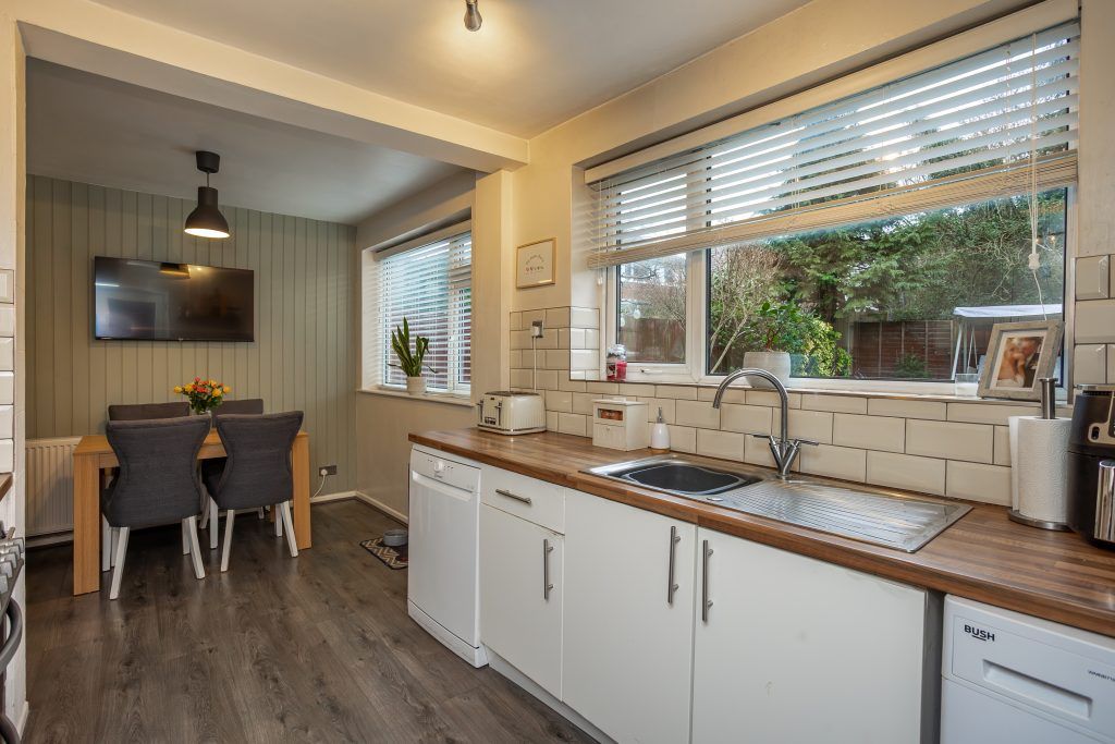 Property photo 2 of 31