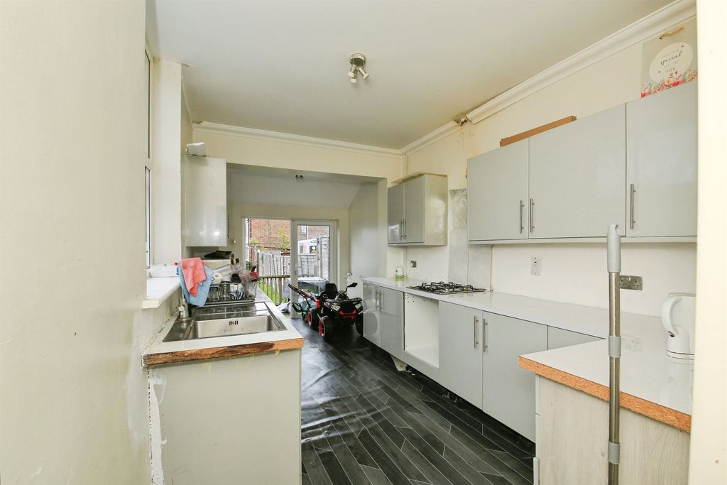 Property photo 2 of 17