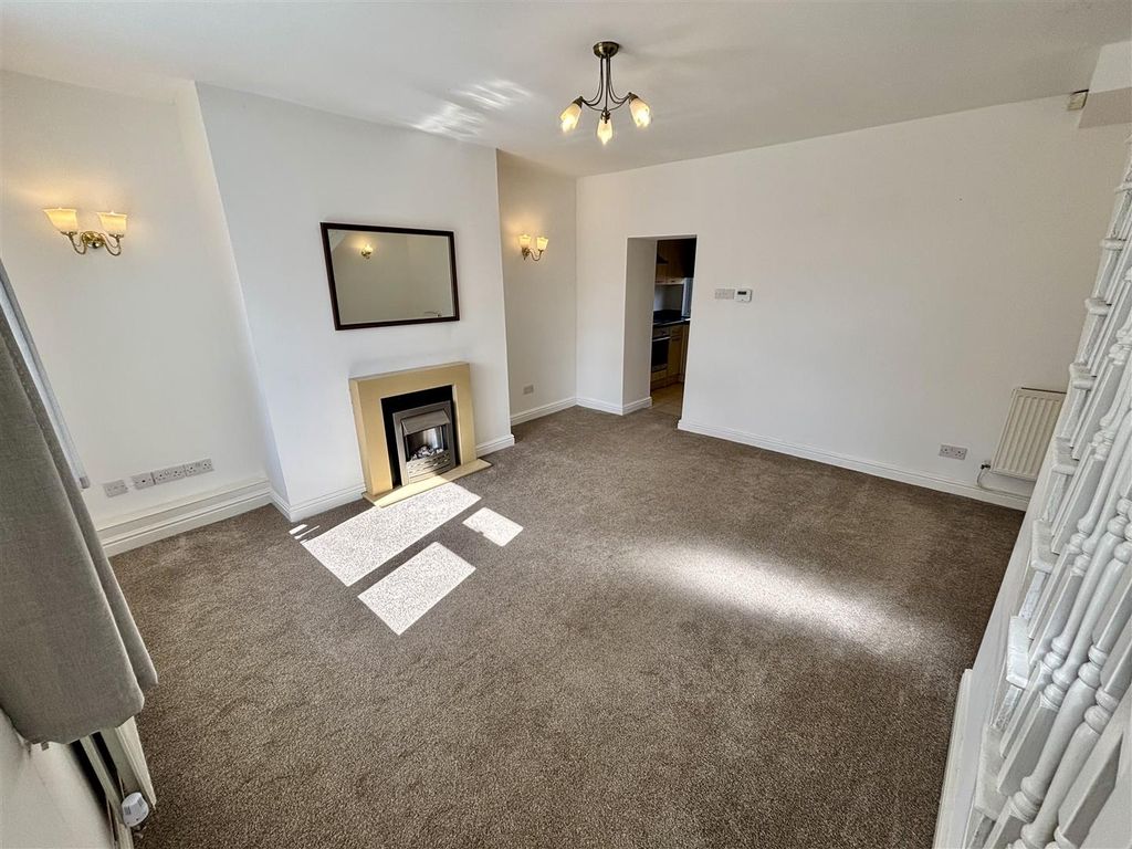 Property photo 3 of 10 Living Room