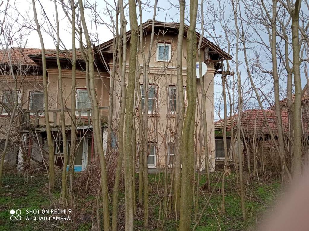 Property photo 2 of 19
