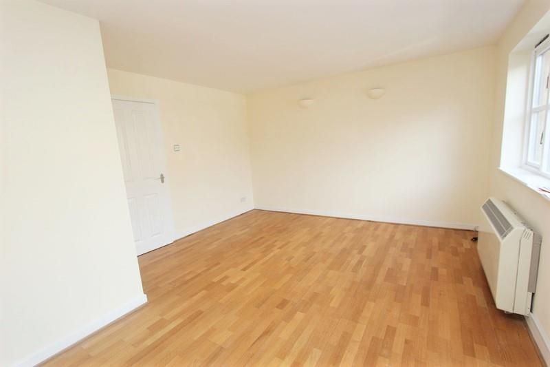 Property photo 2 of 7 Observatory Mews.Jpg