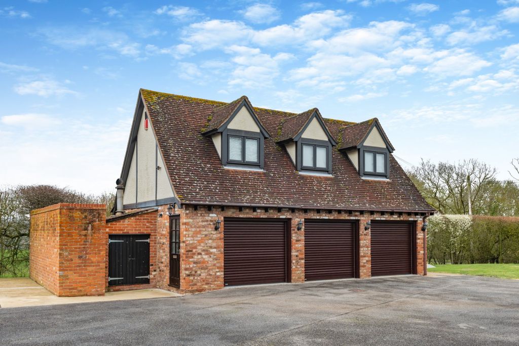 Property photo 2 of 16 Picture No. 12