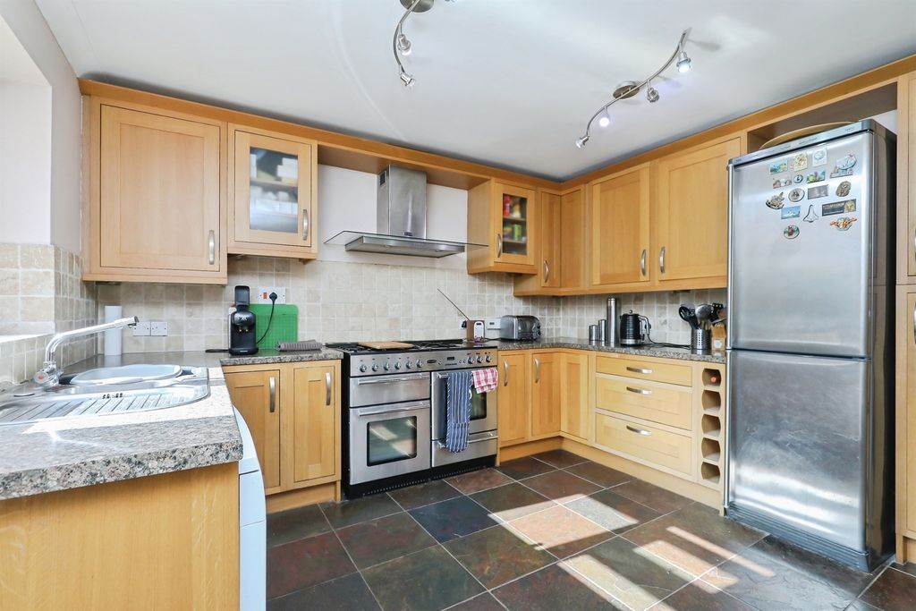 Property photo 3 of 22