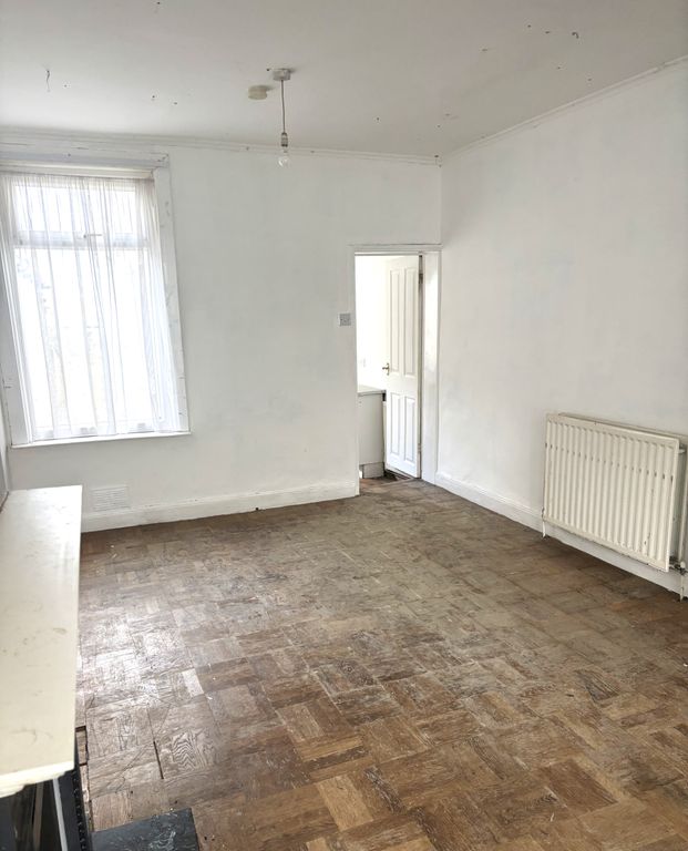 Property photo 3 of 8 Dining Room 